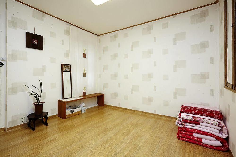 Vine Hanok Guesthouse Seoul Exterior photo